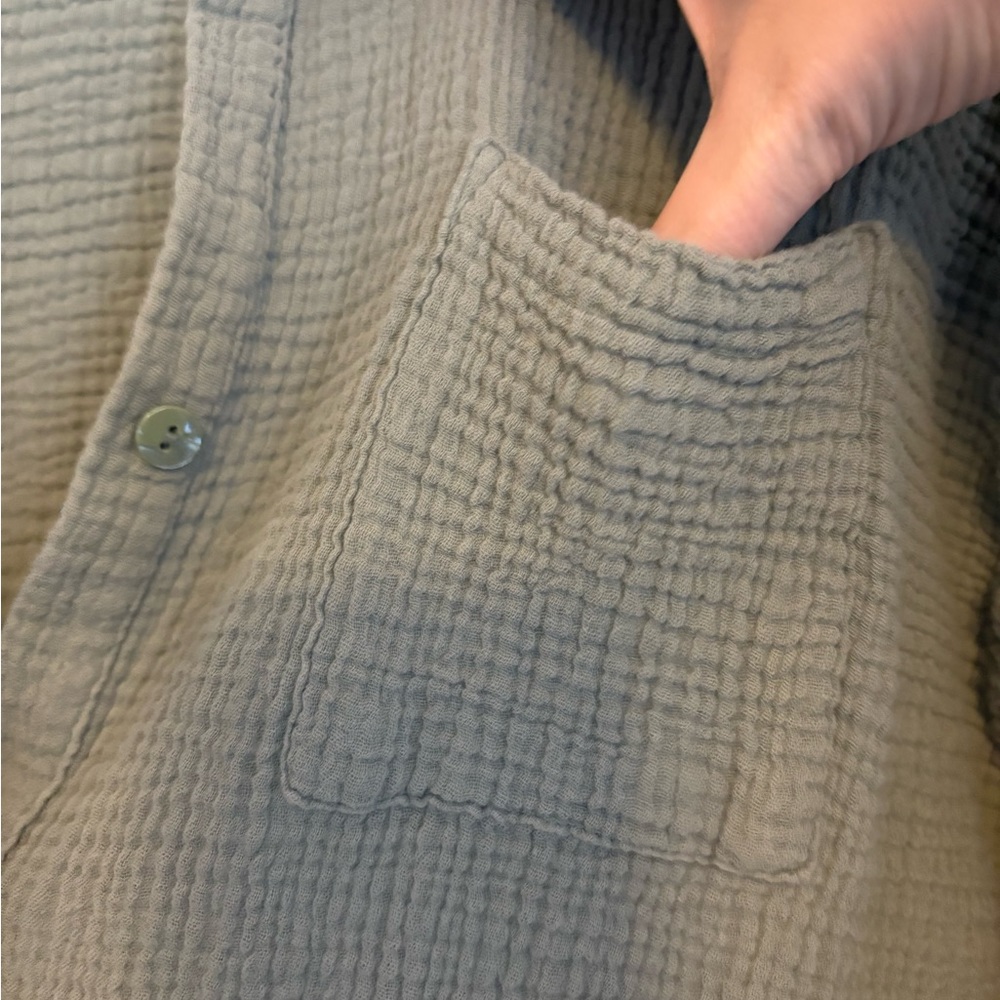 Lightweight Button Up S - Picture 5 of 6